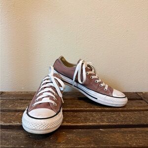 Converse Low-Top Sneakers in Rose Blush